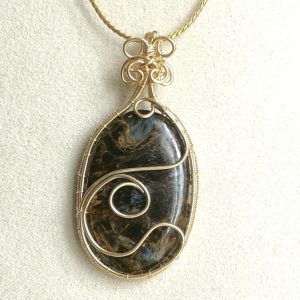 Les reflets cuivrés de la pietersite